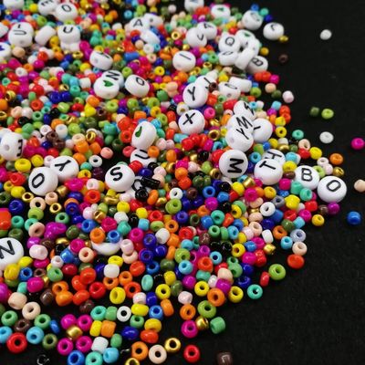 5000 pcs Perlas de acrílico para brazaletes 26 letras DIY Perlas Cadena Cadena de muslos para mujeres Gran serpiente colgantes Cadena de piernas Joyería corporal