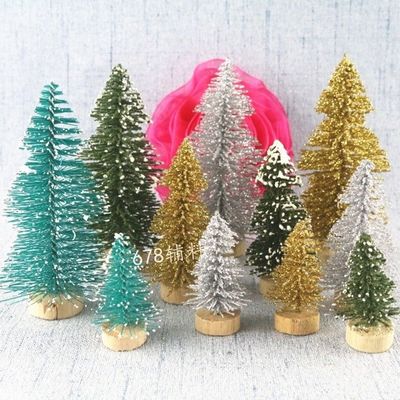 Trae la magia de la temporada a tu casa con nuestro árbol de Navidad de 6 cm de brillo hecho a mano