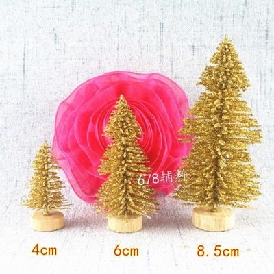 Trae la magia de la temporada a tu casa con nuestro árbol de Navidad de 6 cm de brillo hecho a mano