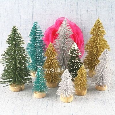 Trae la magia de la temporada a tu casa con nuestro árbol de Navidad de 6 cm de brillo hecho a mano