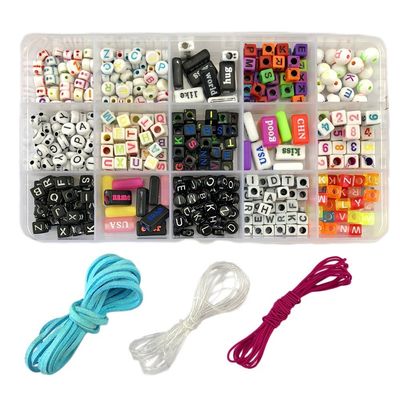 Cuerpo elástico hecho a mano pulsera tejida cuentas acrílicas de palabra alfanumérica caja de accesorios con muestras gratuitas