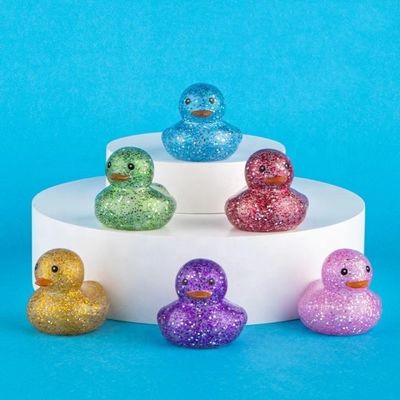 Pato de goma Brillo Pato de goma Brillan y brillan en su arte de uñas con brillo