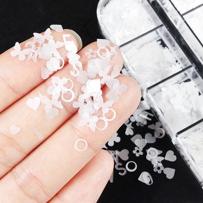 Brillo personalizado en forma de corazón Brillo de uñas con forma de luz blanca Brillo usando el ritual de invierno granate piedra salada Un must-have para el Día de la Tierra