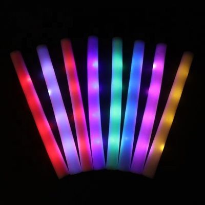 Barricas de neón ecológicas personales de fiesta Logotipo personalizado LED palos de espuma palos brillantes parpadeantes LED palos de fiesta suministros barricas