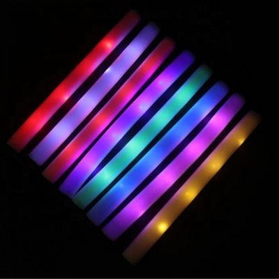 Barricas de neón ecológicas personales de fiesta Logotipo personalizado LED palos de espuma palos brillantes parpadeantes LED palos de fiesta suministros barricas