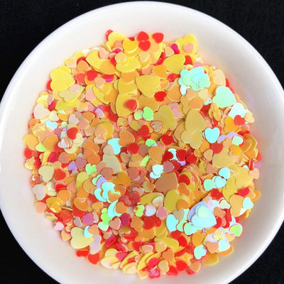 No tóxico 1MM 3MM 4MM Corazón de forma de corazón mezclado Sequins para la fiesta de bodas Decoración del hogar en colores personalizados de stock