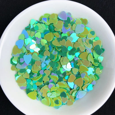 No tóxico 1MM 3MM 4MM Corazón de forma de corazón mezclado Sequins para la fiesta de bodas Decoración del hogar en colores personalizados de stock