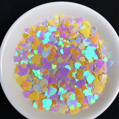 No tóxico 1MM 3MM 4MM Corazón de forma de corazón mezclado Sequins para la fiesta de bodas Decoración del hogar en colores personalizados de stock