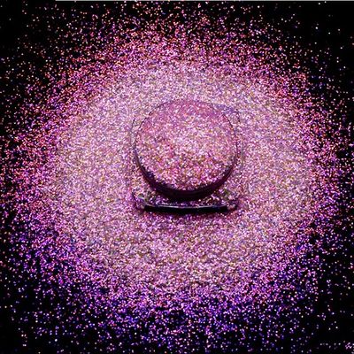 Compra a granel Polvo de brillo fino colorido de poliéster para productos cosméticos