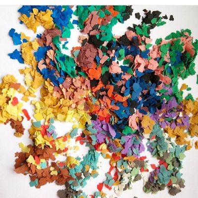 Agregue un poco de brillo a su aspecto de Halloween con copos de biotita y hoja compuesta de arte de uñas Mica