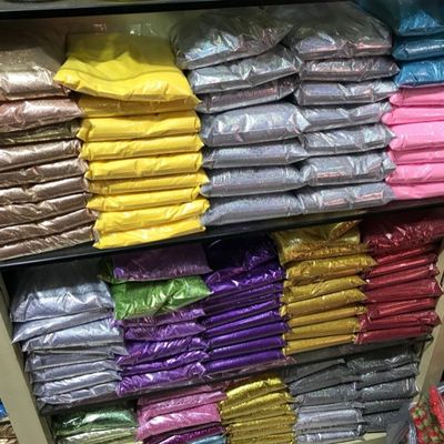 Polvo de brillo en forma de perro en colores personalizados para brillo metálico de oro de poliéster
