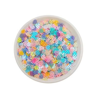 Gloss labial en forma de fresa en material de PVC con brillos brillantes y color personalizado en colores rojos de fresa