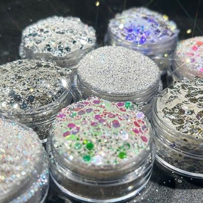 Tamaño de bricolaje Diamante Polvo Brillo Plata Brillo Polvo Destacar el maquillaje de la fiesta Un cambio de juego para la belleza de las uñas
