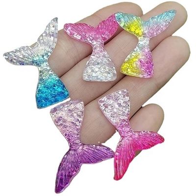 Plyester Resina Brillo Sirena de mar con caracol y brillo Sequin Sirena cola Resina espalda plana DIY clip Resina fina artesanía