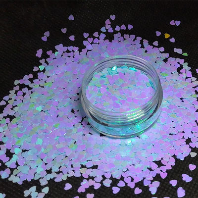 Excelente efecto de arte de uñas mini en forma de corazón Decoraciones de arte de uñas 3D con material de poliéster y efecto duradero