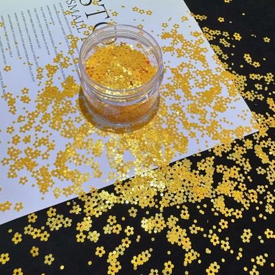 Poliéster Flor de ciruela Flores de uñas Arte brillante Sequins Polvo acrílico Estrella de corazón a granel Envasado Mínimo 1 kg con Sequins de 3 mm