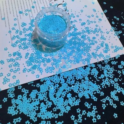 Poliéster Flor de ciruela Flores de uñas Arte brillante Sequins Polvo acrílico Estrella de corazón a granel Envasado Mínimo 1 kg con Sequins de 3 mm